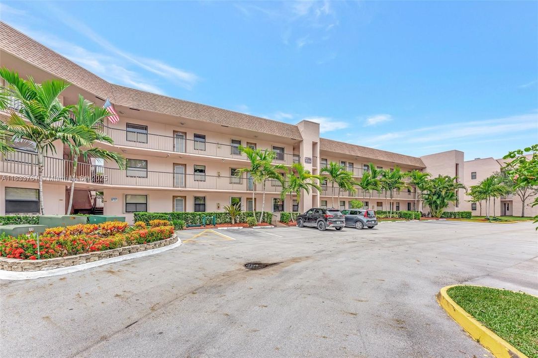 Под контрактом: $90,000 (2 спален, 2 ванн, 790 Квадратных фут)