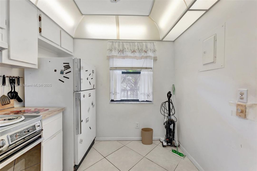 Под контрактом: $90,000 (2 спален, 2 ванн, 790 Квадратных фут)