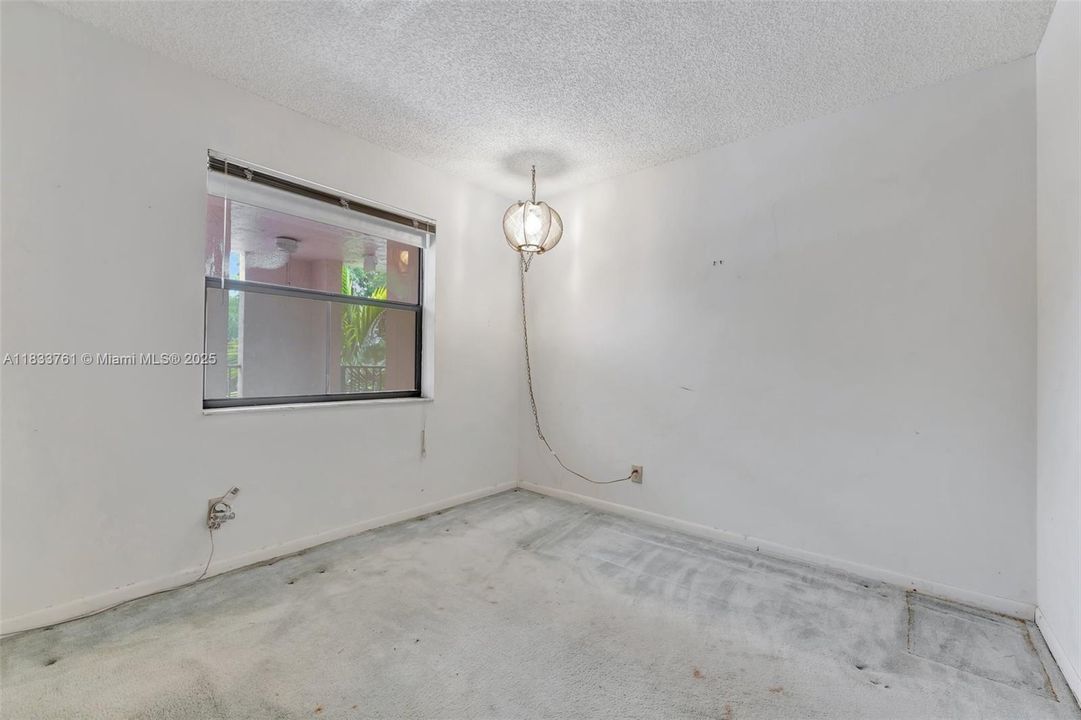 Под контрактом: $90,000 (2 спален, 2 ванн, 790 Квадратных фут)