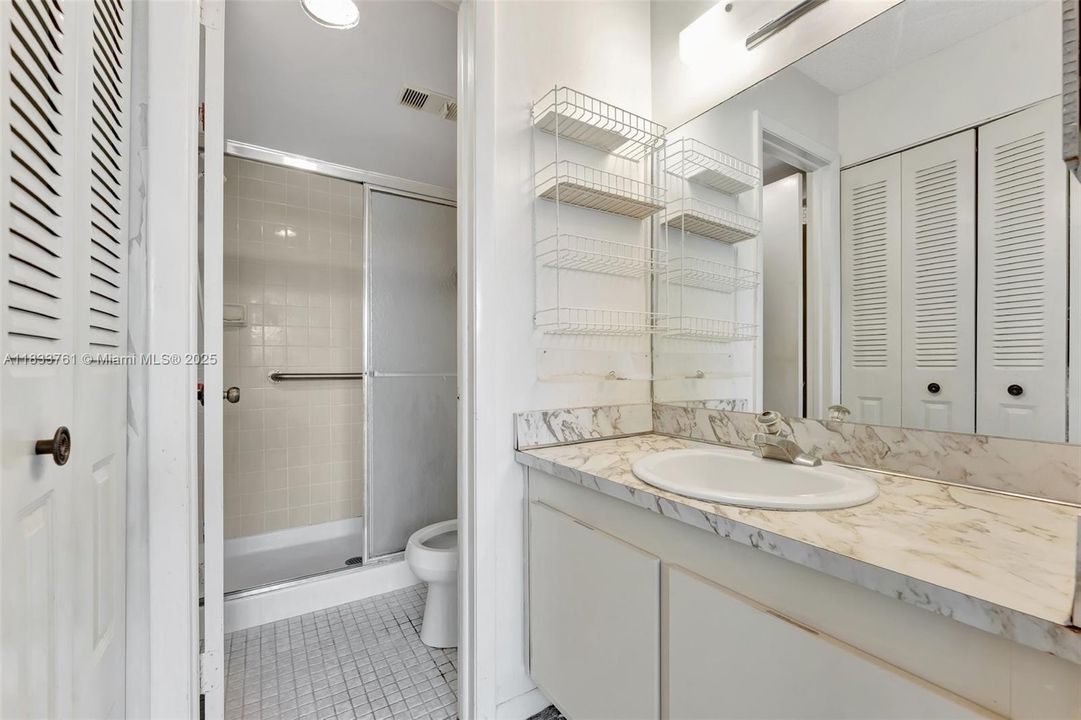 Под контрактом: $90,000 (2 спален, 2 ванн, 790 Квадратных фут)