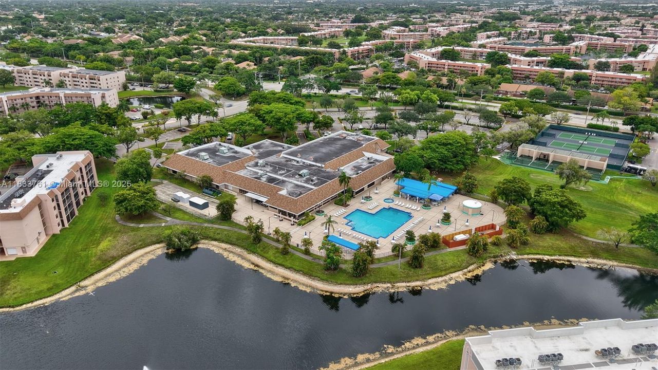 Под контрактом: $90,000 (2 спален, 2 ванн, 790 Квадратных фут)