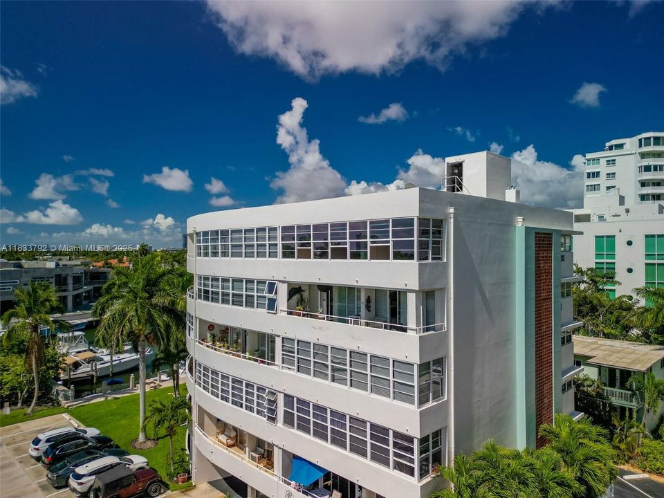 For Sale: $395,000 (1 beds, 1 baths, 1265 Square Feet)