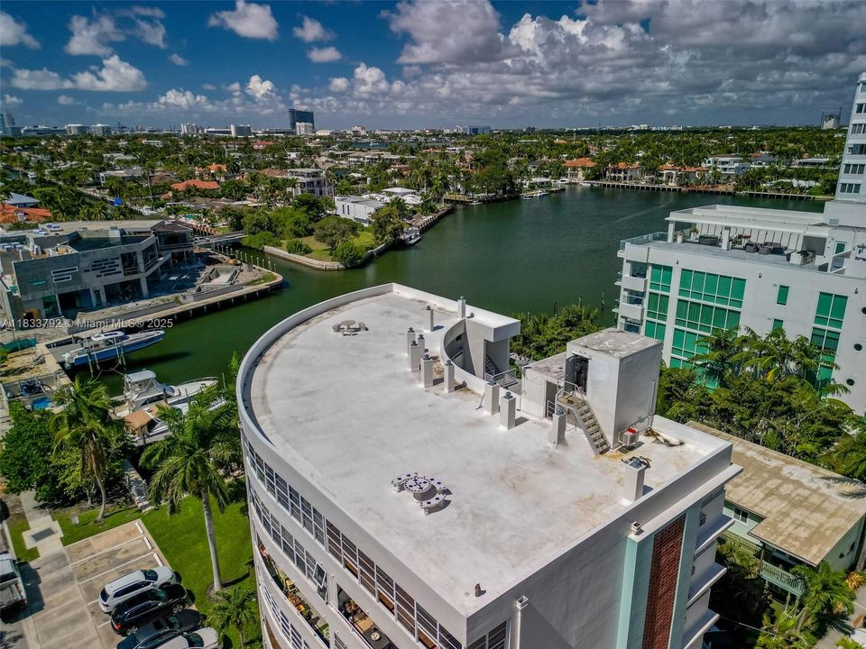 For Sale: $395,000 (1 beds, 1 baths, 1265 Square Feet)