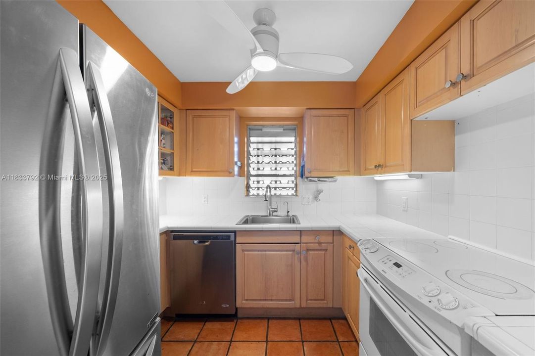 For Sale: $395,000 (1 beds, 1 baths, 1265 Square Feet)