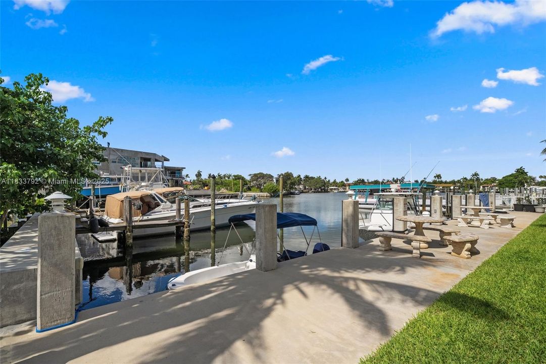 For Sale: $395,000 (1 beds, 1 baths, 1265 Square Feet)