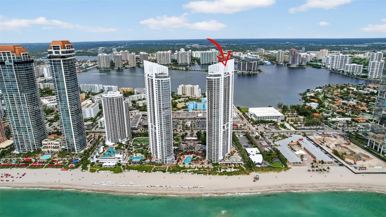 Vendido Recientemente: $3,600,000 (4 camas, 4 baños, 3806 Pies cuadrados)