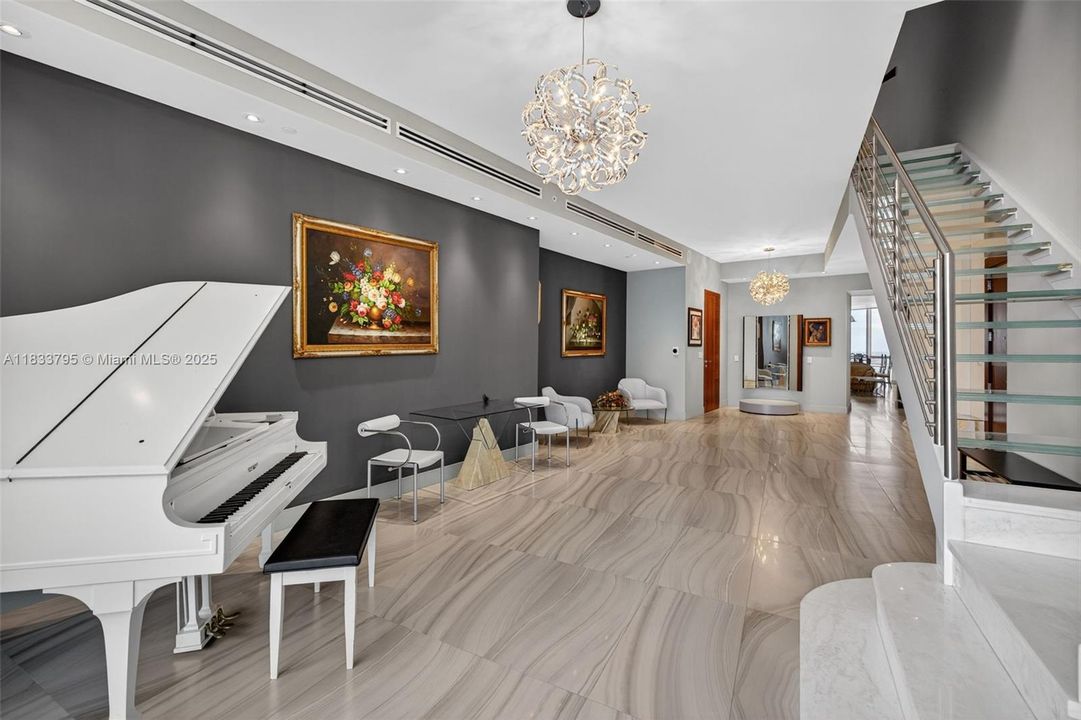 Vendido Recientemente: $3,600,000 (4 camas, 4 baños, 3806 Pies cuadrados)