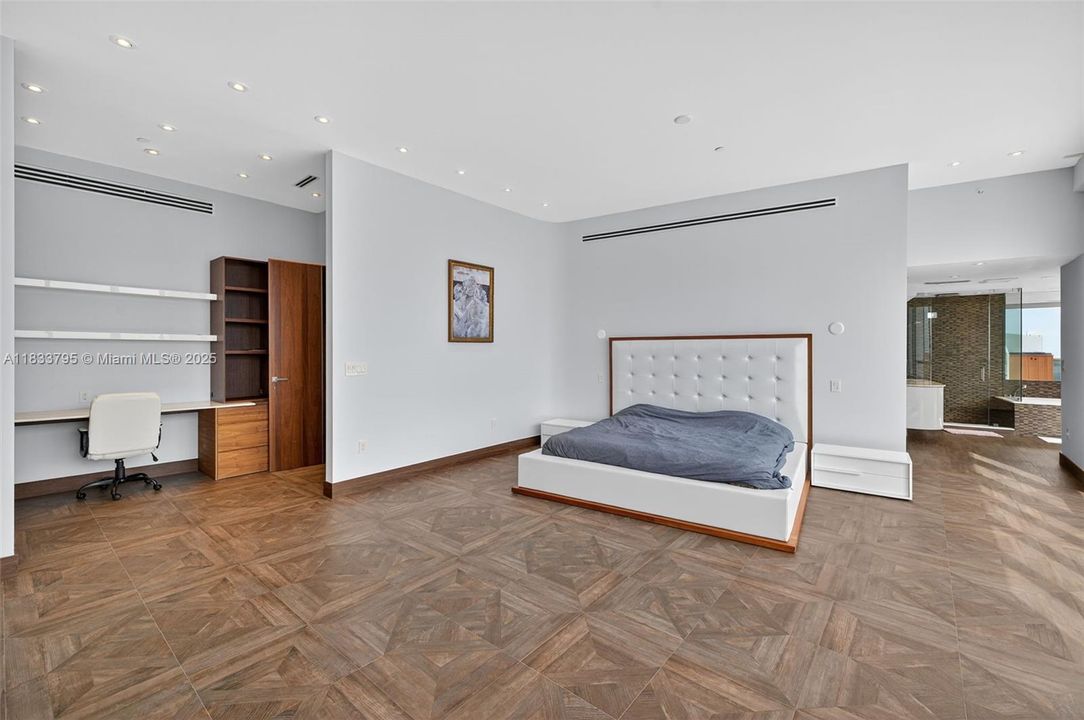 Vendido Recientemente: $3,600,000 (4 camas, 4 baños, 3806 Pies cuadrados)