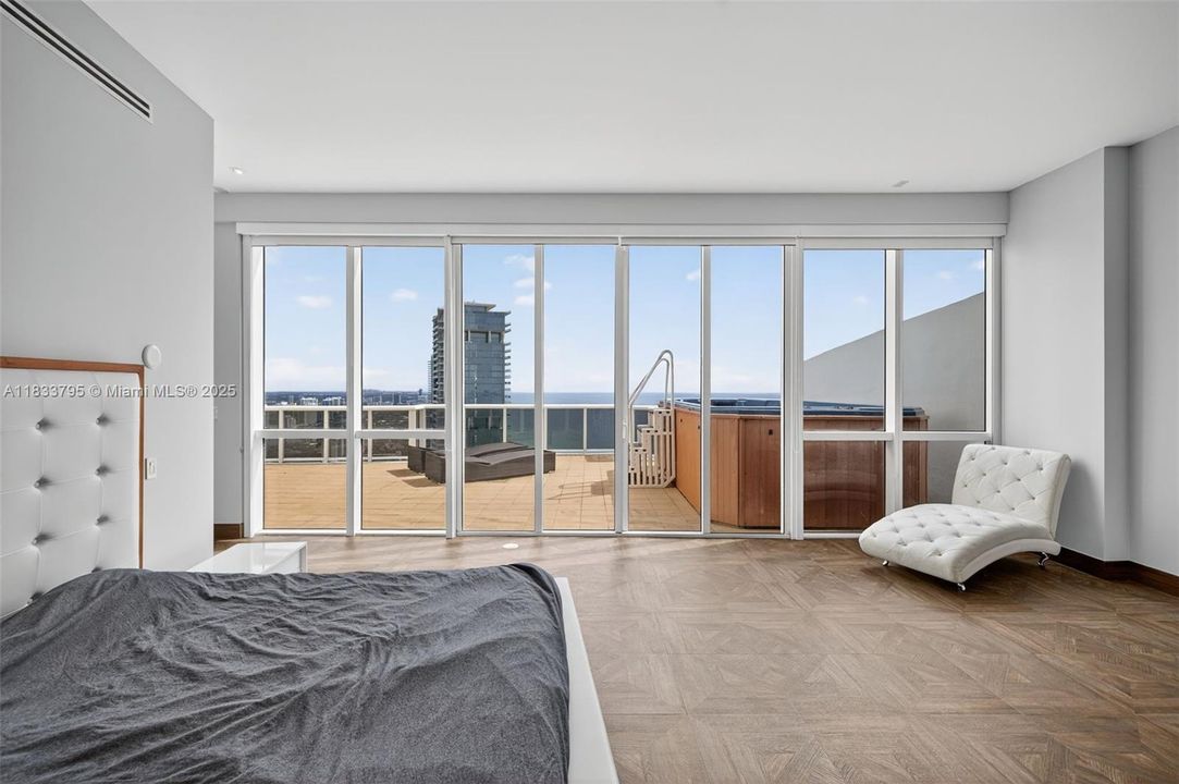 Vendido Recientemente: $3,600,000 (4 camas, 4 baños, 3806 Pies cuadrados)