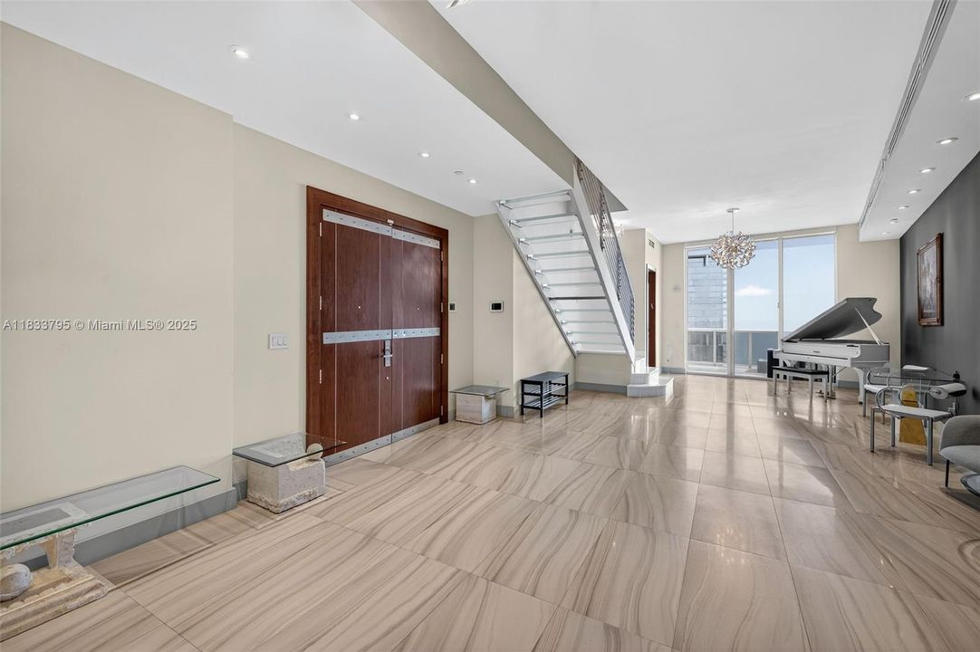 Vendido Recientemente: $3,600,000 (4 camas, 4 baños, 3806 Pies cuadrados)