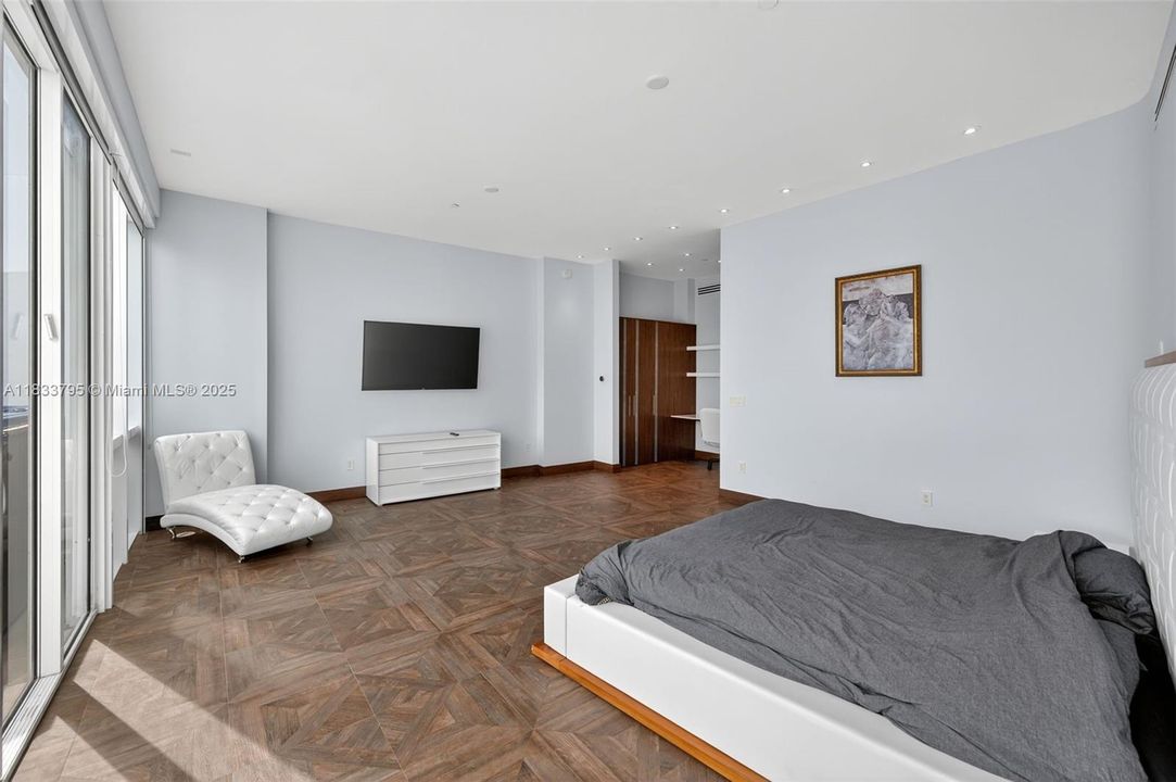 Vendido Recientemente: $3,600,000 (4 camas, 4 baños, 3806 Pies cuadrados)