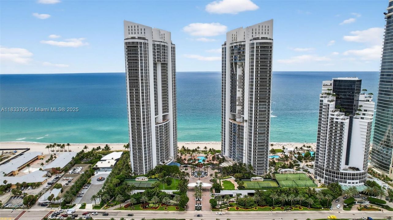 Vendido Recientemente: $3,600,000 (4 camas, 4 baños, 3806 Pies cuadrados)