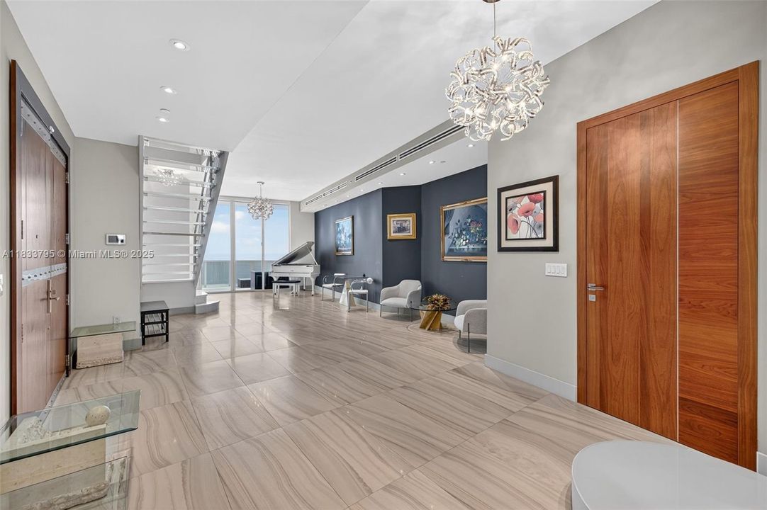 Vendido Recientemente: $3,600,000 (4 camas, 4 baños, 3806 Pies cuadrados)