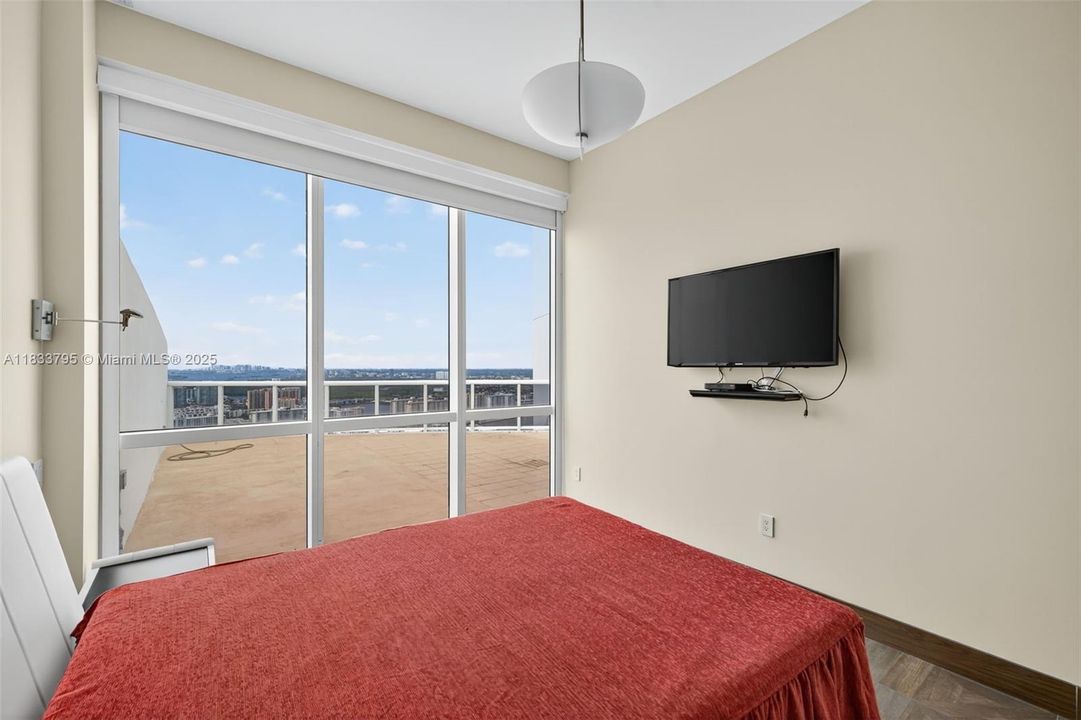 Vendido Recientemente: $3,600,000 (4 camas, 4 baños, 3806 Pies cuadrados)