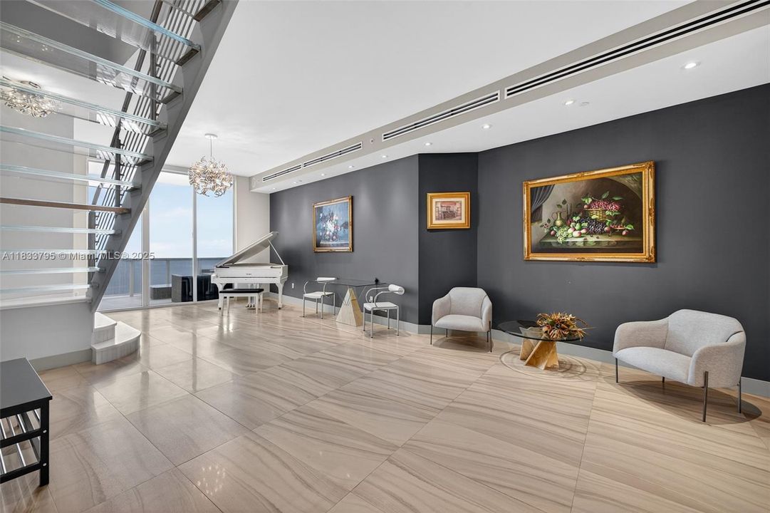 Vendido Recientemente: $3,600,000 (4 camas, 4 baños, 3806 Pies cuadrados)