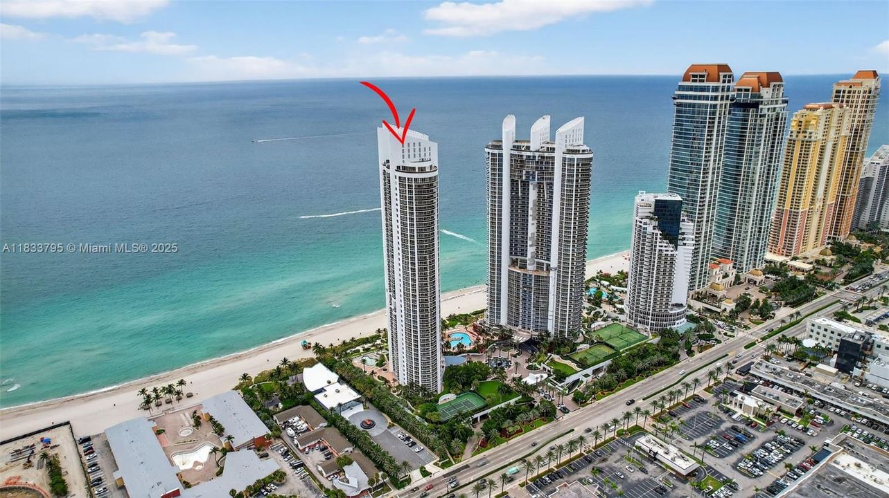 Vendido Recientemente: $3,600,000 (4 camas, 4 baños, 3806 Pies cuadrados)