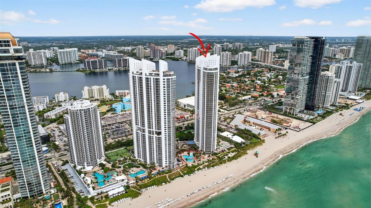 Vendido Recientemente: $3,600,000 (4 camas, 4 baños, 3806 Pies cuadrados)