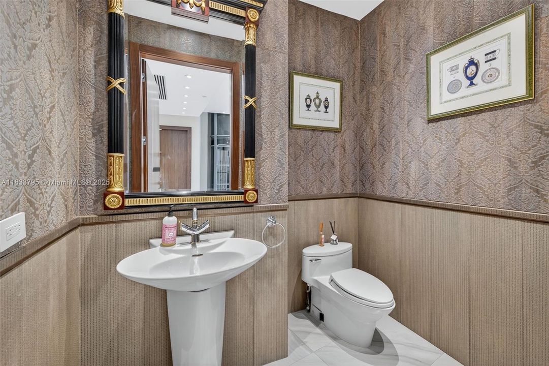 Vendido Recientemente: $3,600,000 (4 camas, 4 baños, 3806 Pies cuadrados)