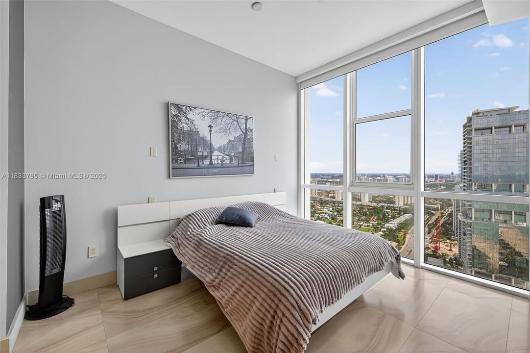 Vendido Recientemente: $3,600,000 (4 camas, 4 baños, 3806 Pies cuadrados)