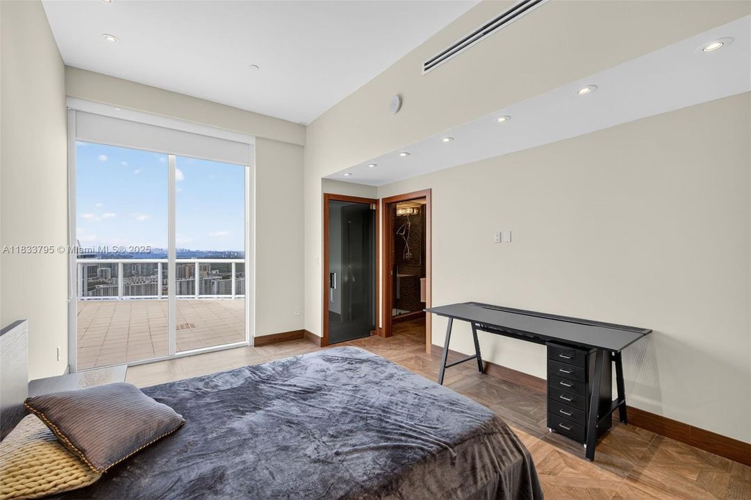 Vendido Recientemente: $3,600,000 (4 camas, 4 baños, 3806 Pies cuadrados)