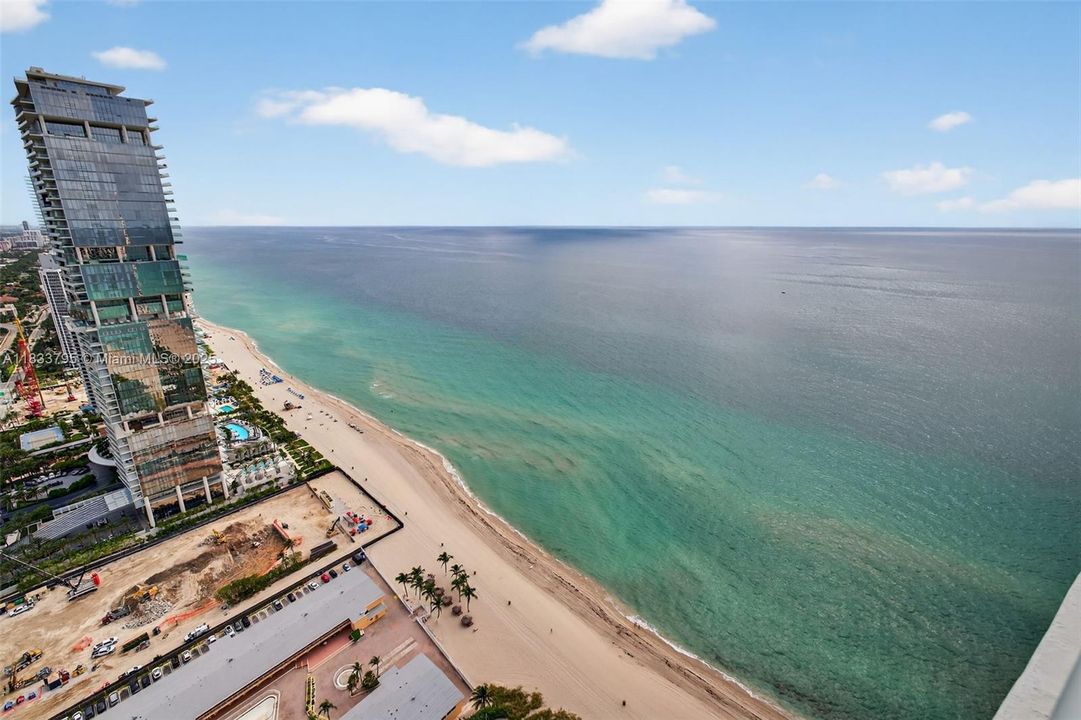 Vendido Recientemente: $3,600,000 (4 camas, 4 baños, 3806 Pies cuadrados)