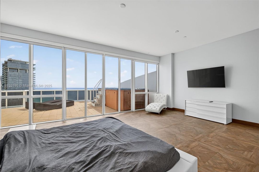 Vendido Recientemente: $3,600,000 (4 camas, 4 baños, 3806 Pies cuadrados)