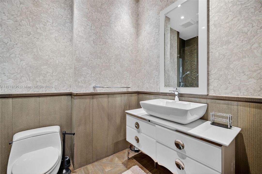 Vendido Recientemente: $3,600,000 (4 camas, 4 baños, 3806 Pies cuadrados)