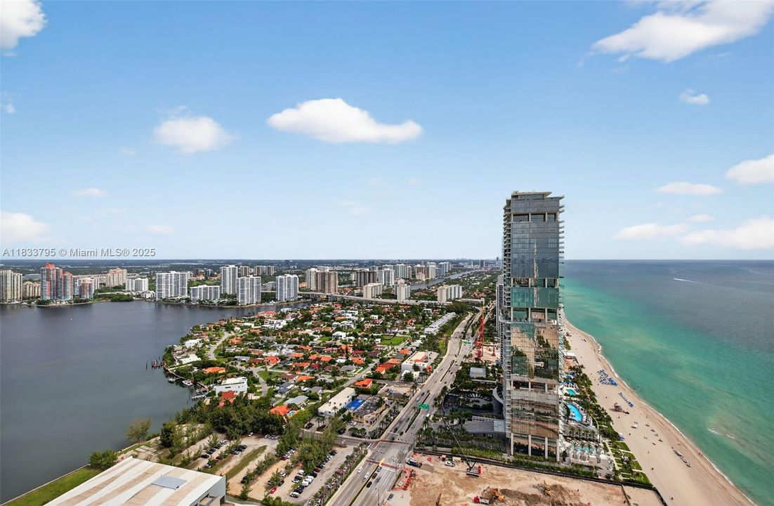 Vendido Recientemente: $3,600,000 (4 camas, 4 baños, 3806 Pies cuadrados)