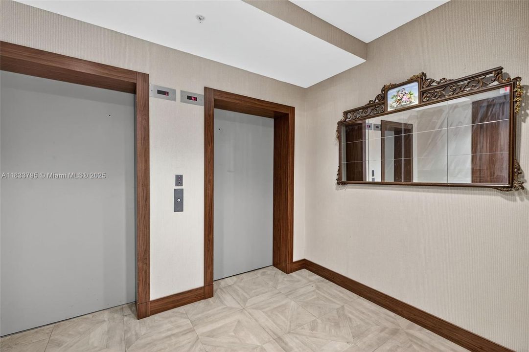 Vendido Recientemente: $3,600,000 (4 camas, 4 baños, 3806 Pies cuadrados)