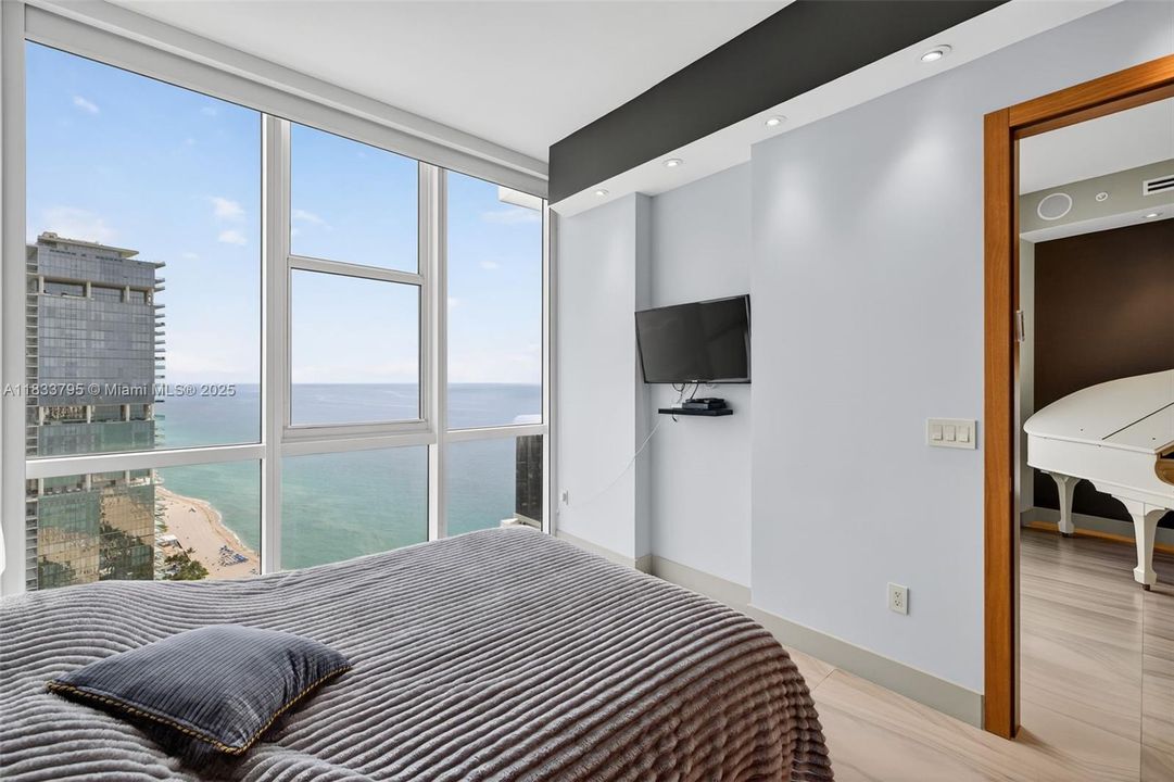 Vendido Recientemente: $3,600,000 (4 camas, 4 baños, 3806 Pies cuadrados)