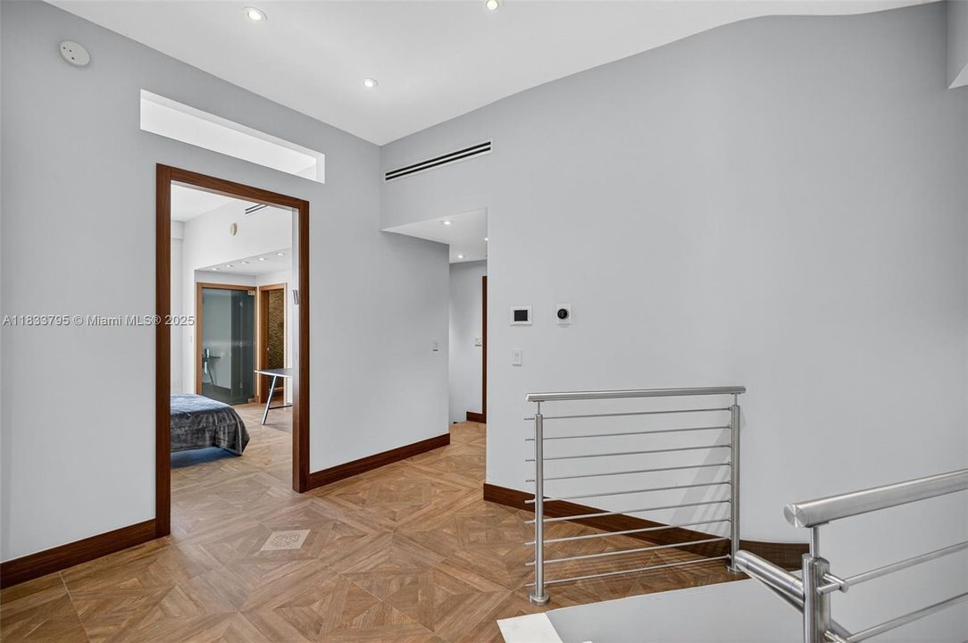 Vendido Recientemente: $3,600,000 (4 camas, 4 baños, 3806 Pies cuadrados)