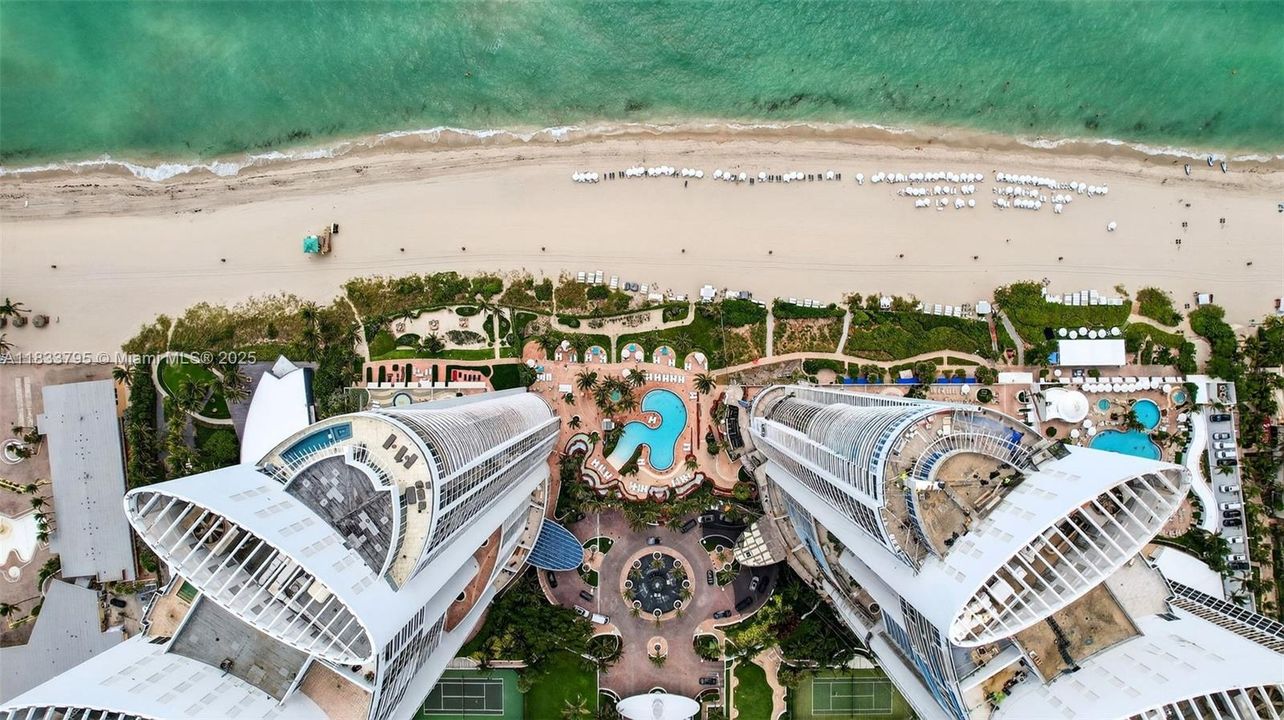 Vendido Recientemente: $3,600,000 (4 camas, 4 baños, 3806 Pies cuadrados)