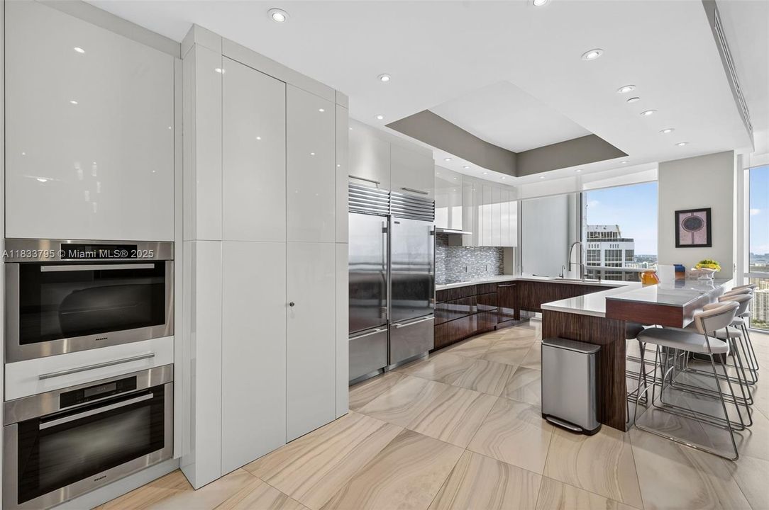 Vendido Recientemente: $3,600,000 (4 camas, 4 baños, 3806 Pies cuadrados)