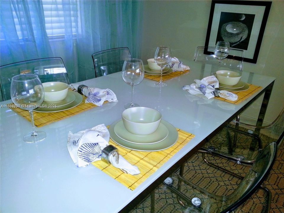 For Rent: $2,300 (2 beds, 2 baths, 858 Square Feet)