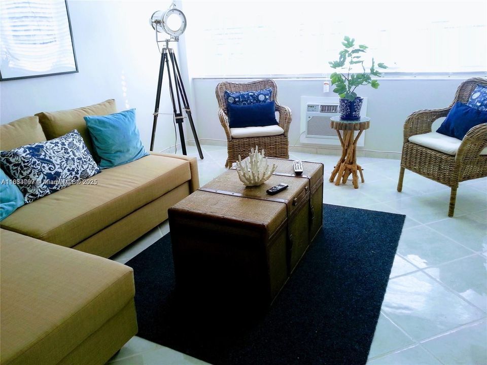 For Rent: $2,300 (2 beds, 2 baths, 858 Square Feet)