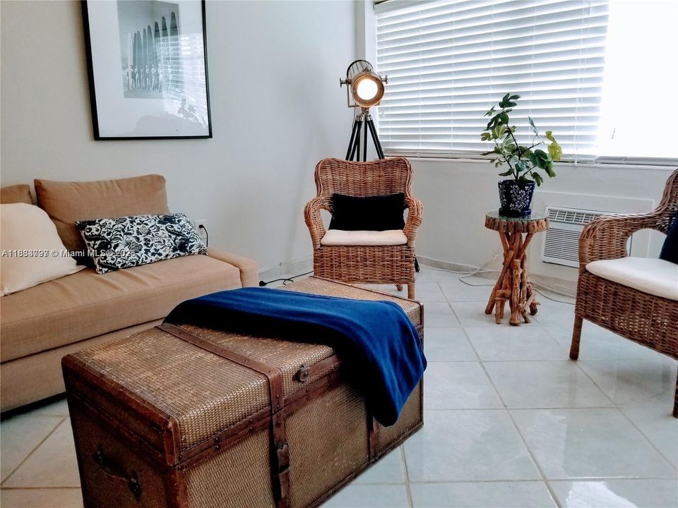 For Rent: $2,300 (2 beds, 2 baths, 858 Square Feet)