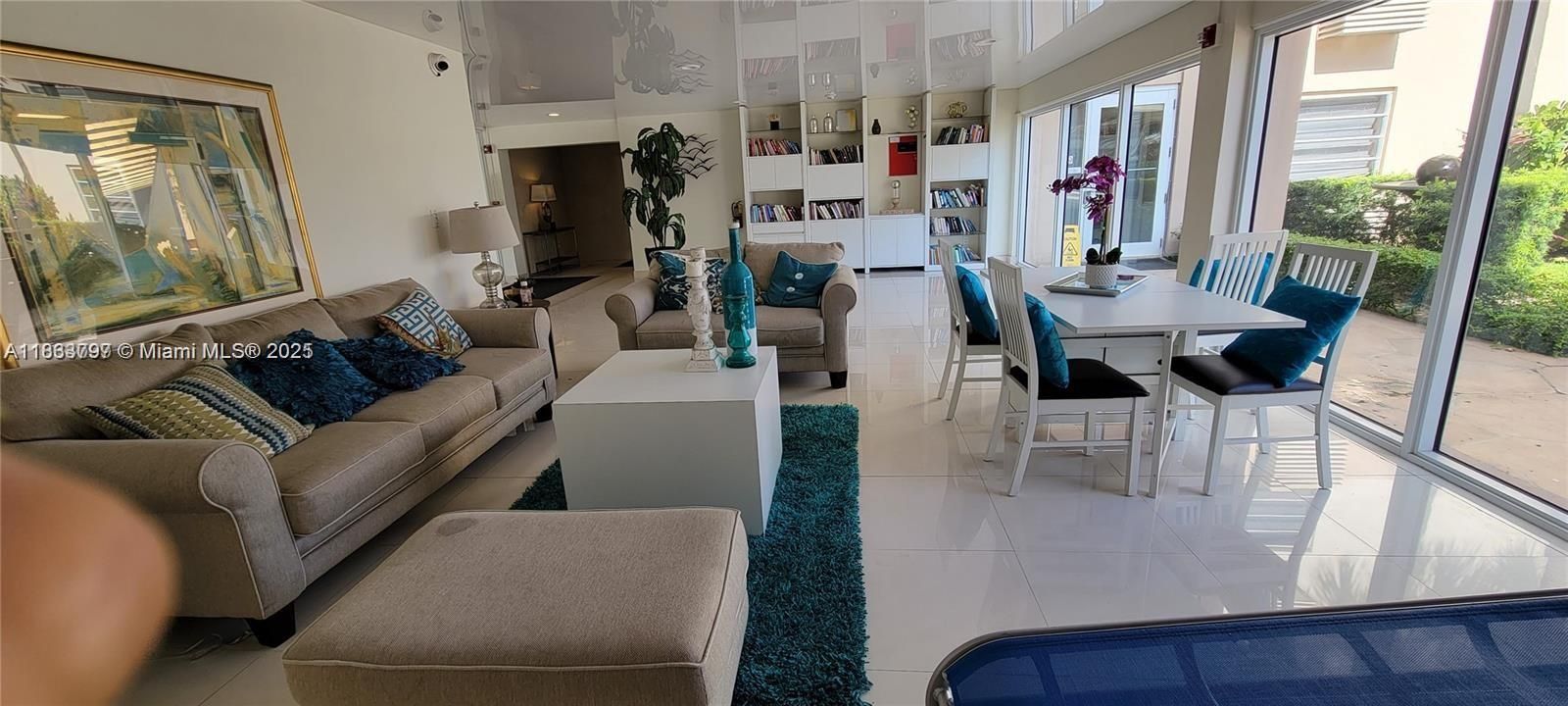 For Rent: $2,300 (2 beds, 2 baths, 858 Square Feet)