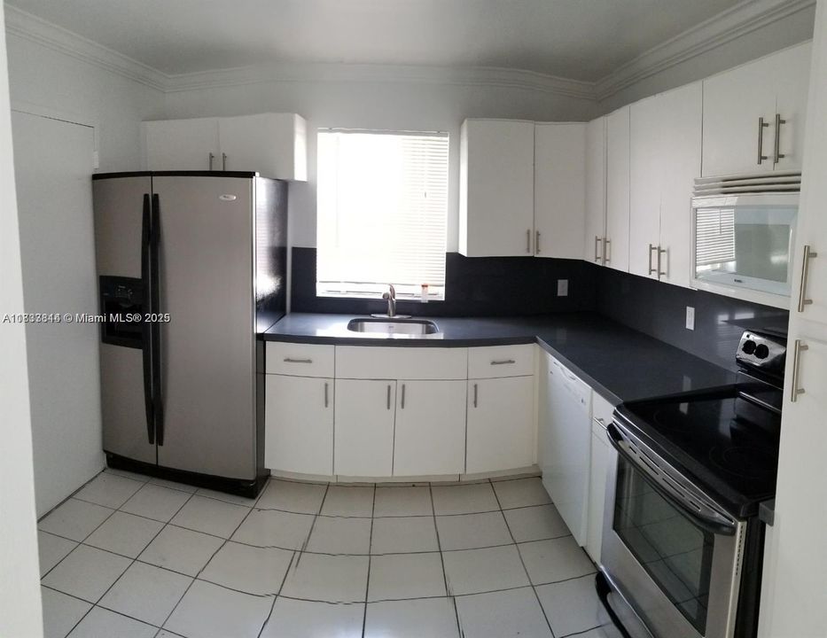 For Sale: $179,900 (2 beds, 2 baths, 1112 Square Feet)