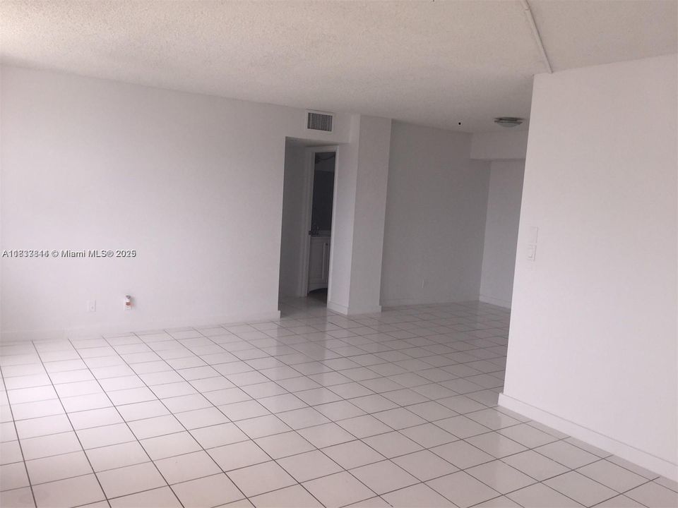 For Sale: $179,900 (2 beds, 2 baths, 1112 Square Feet)