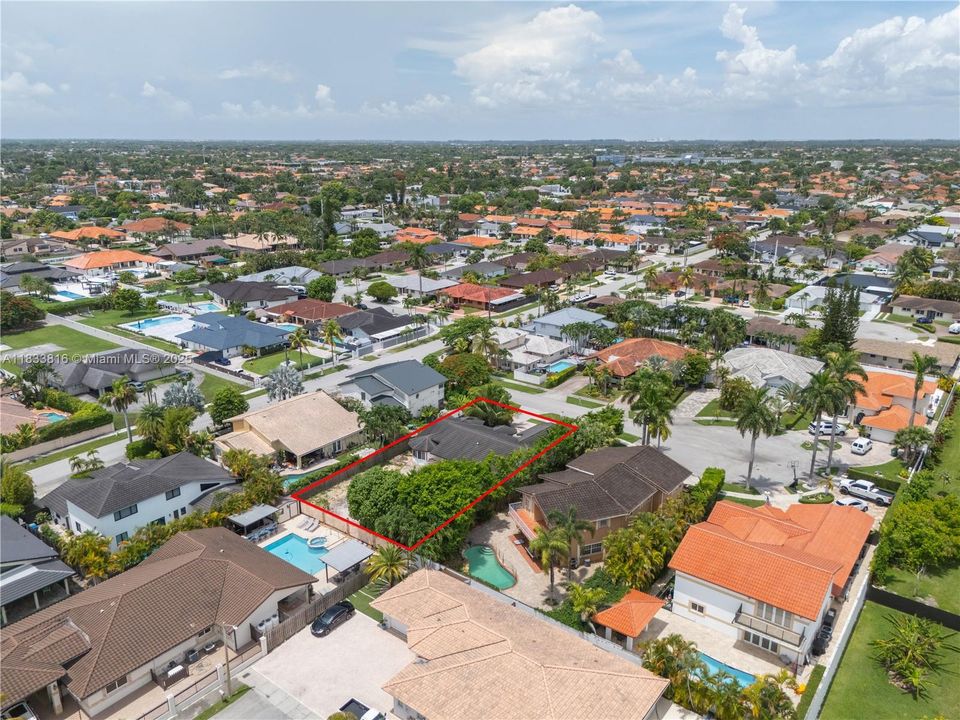Recently Sold: $933,000 (4 beds, 3 baths, 2824 Square Feet)