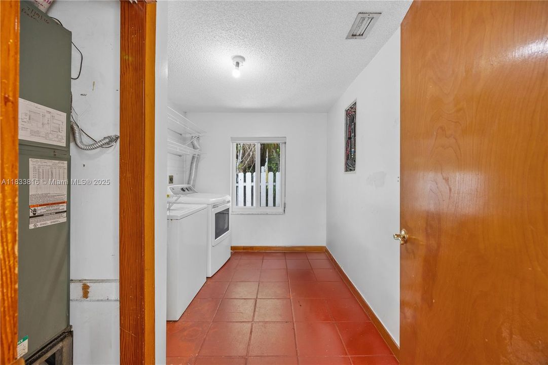 Recently Sold: $933,000 (4 beds, 3 baths, 2824 Square Feet)