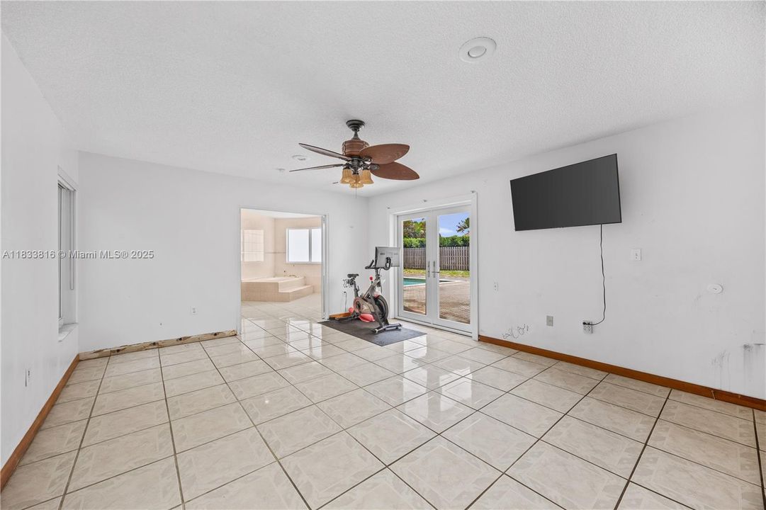 Recently Sold: $933,000 (4 beds, 3 baths, 2824 Square Feet)