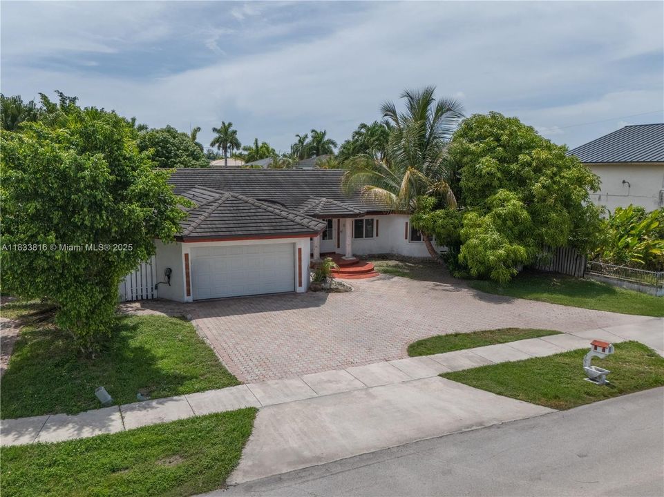 Recently Sold: $933,000 (4 beds, 3 baths, 2824 Square Feet)