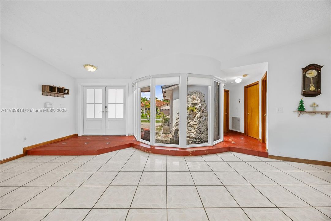 Recently Sold: $933,000 (4 beds, 3 baths, 2824 Square Feet)