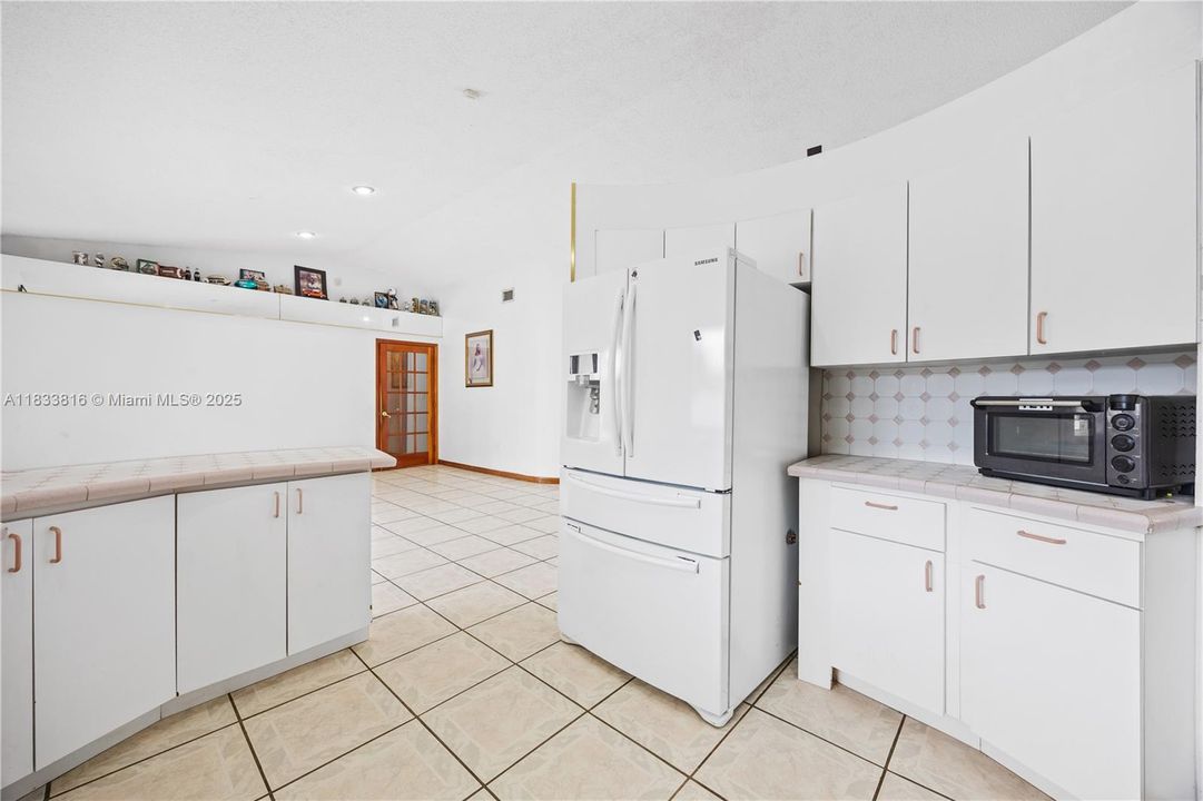 Recently Sold: $933,000 (4 beds, 3 baths, 2824 Square Feet)