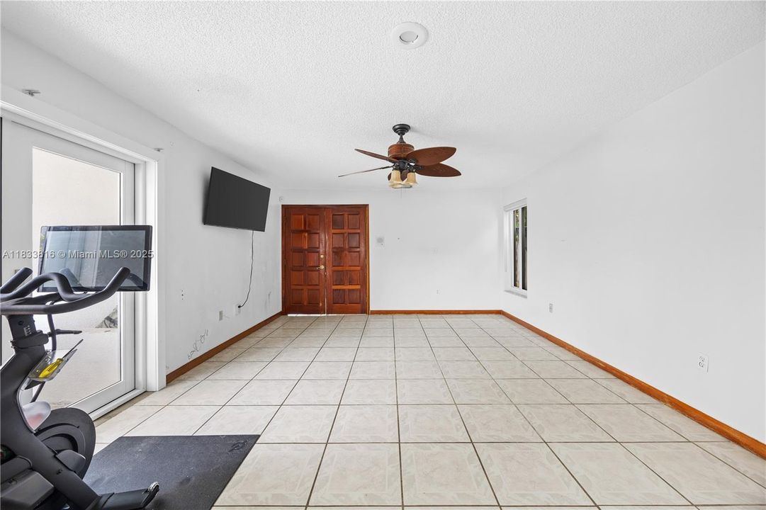 Recently Sold: $933,000 (4 beds, 3 baths, 2824 Square Feet)