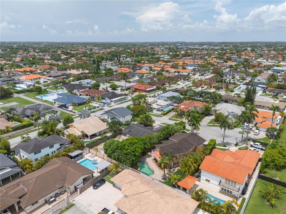 Recently Sold: $933,000 (4 beds, 3 baths, 2824 Square Feet)