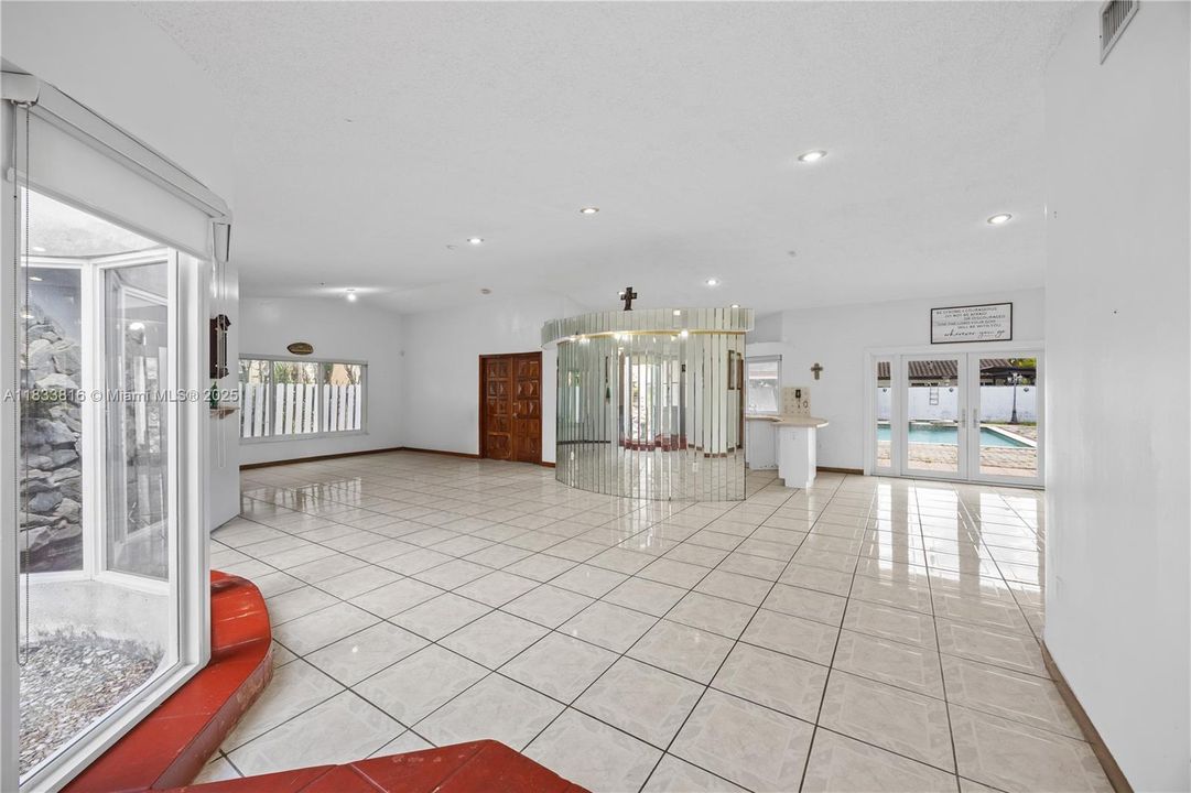 Recently Sold: $933,000 (4 beds, 3 baths, 2824 Square Feet)