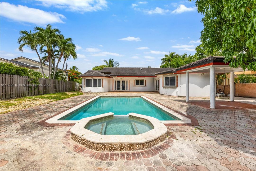 Recently Sold: $933,000 (4 beds, 3 baths, 2824 Square Feet)
