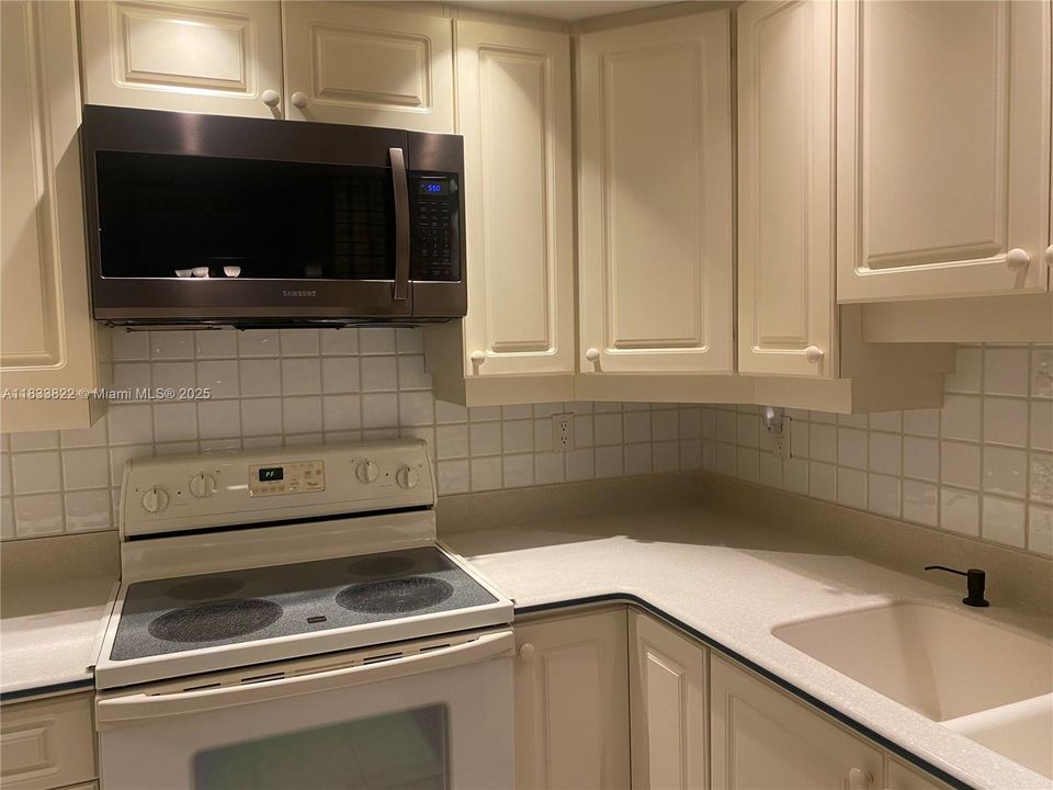 最近租的: $2,100 (2 贝兹, 2 浴室, 1637 平方英尺)